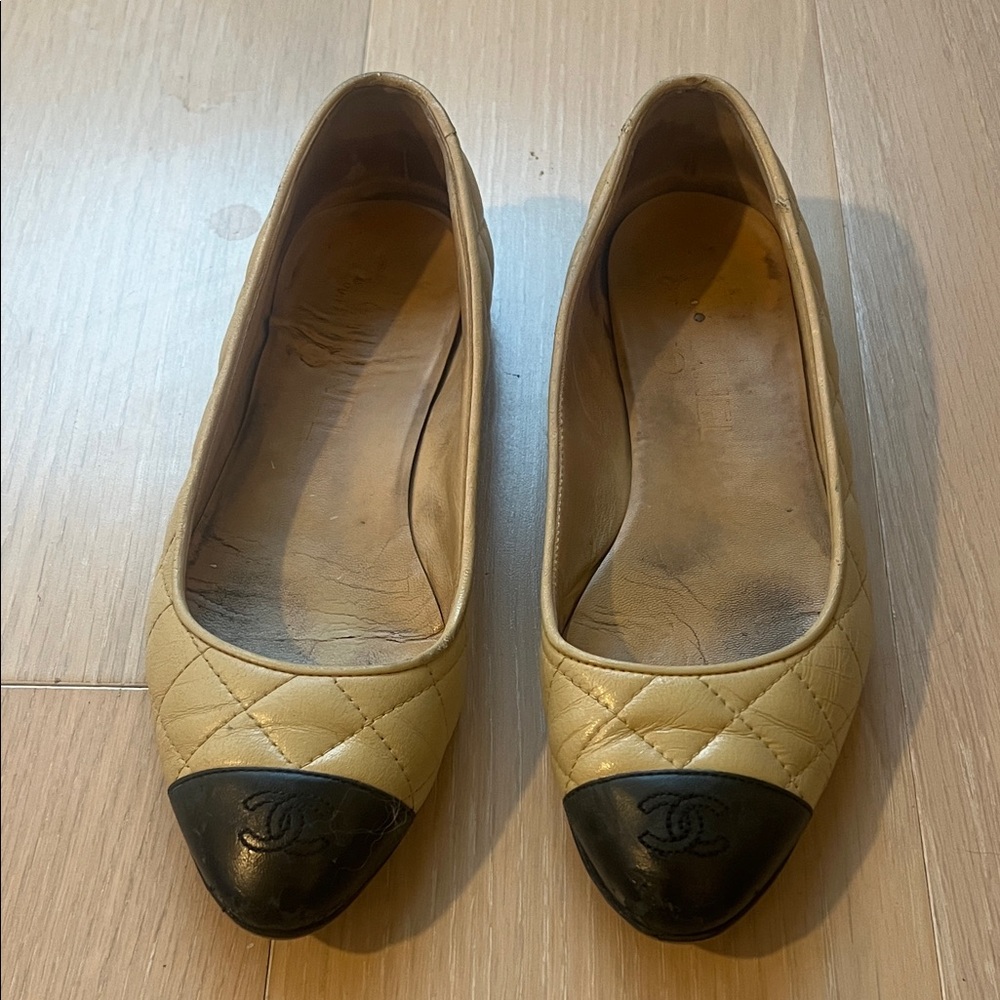 CHANEL Quilted Beige and Black Flats